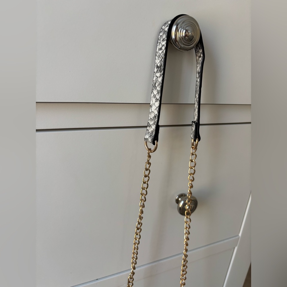 Chain / partial leather Strap Like New - image 3